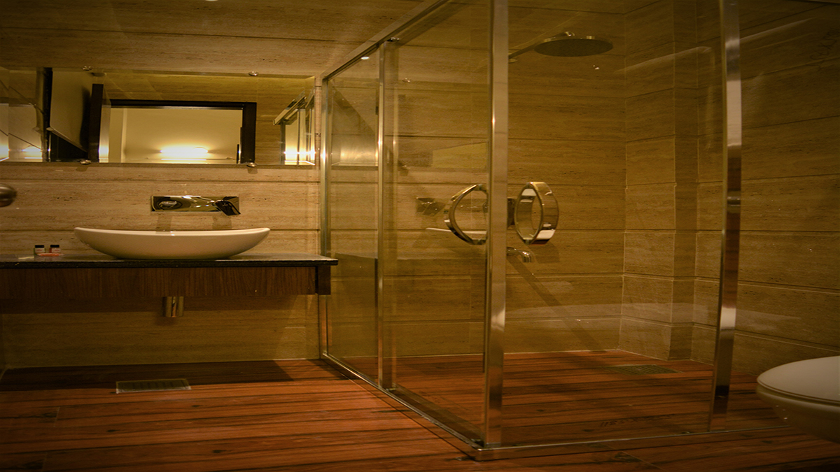 Super Deluxe Bathroom-2